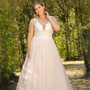 Brautkleider Plus Size für Curvy Bräuteim Brautstudio Susanne L.